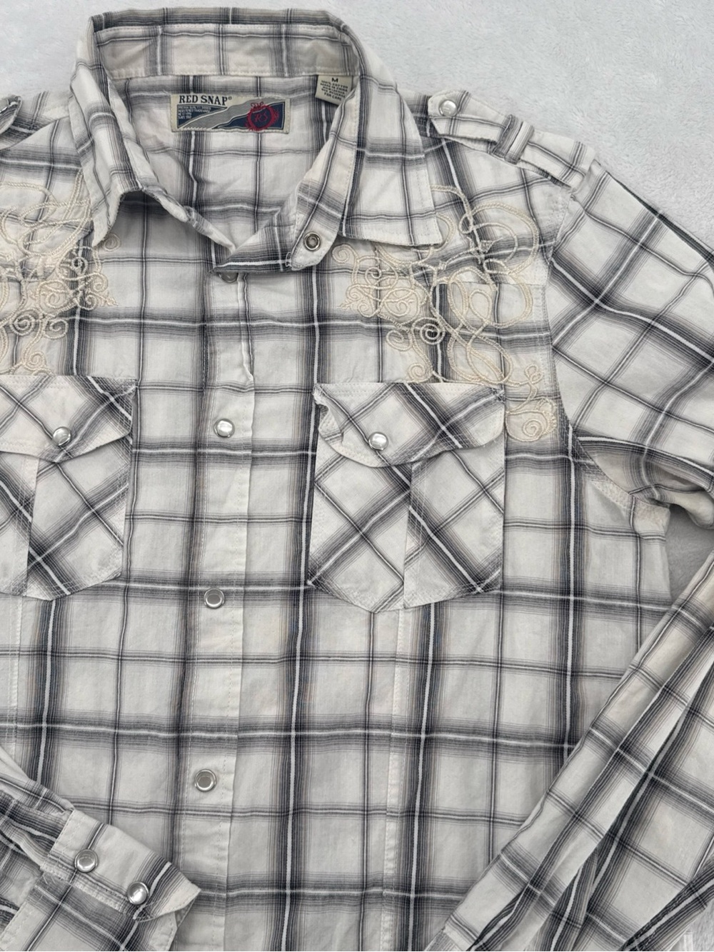 Men's Medium Red Snap Gray Plaid Pearl Snap button-Up Shirt Embroidered